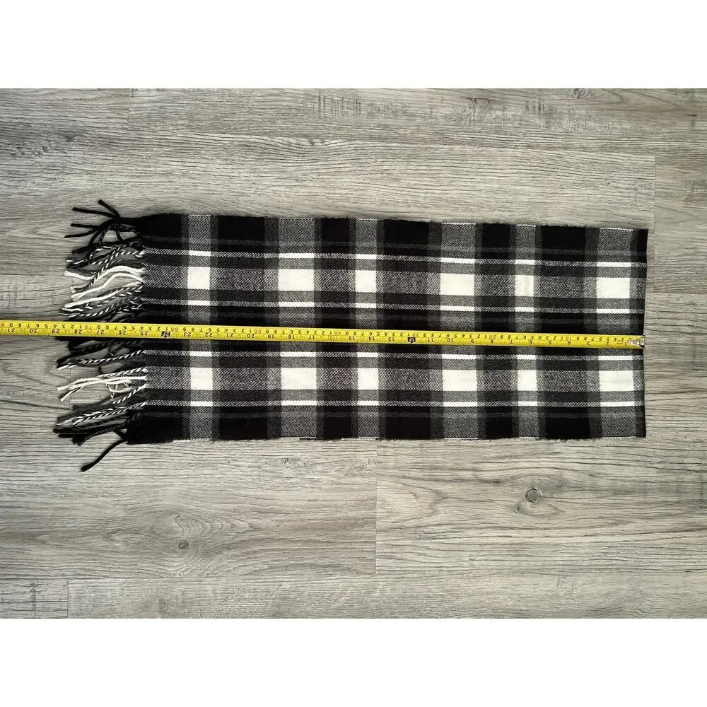Soft Winter Black and‎ White Checkered Scarf